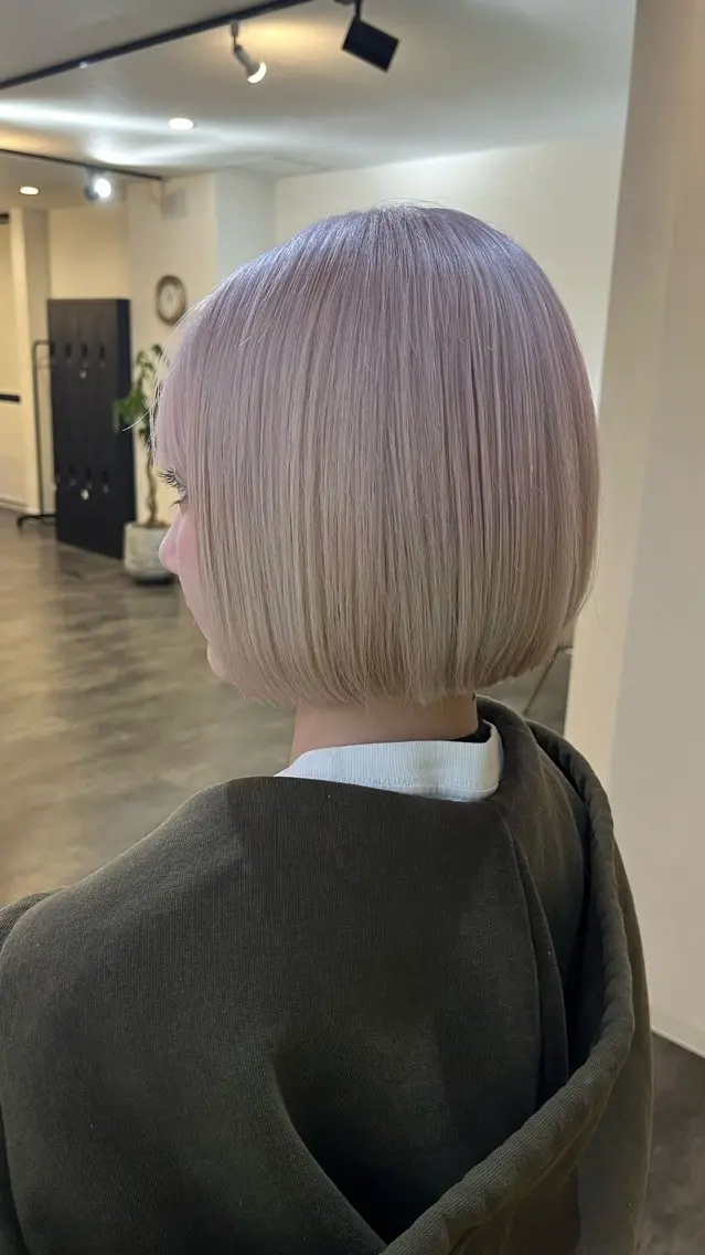 ショート カラー ベージュカラー ブリーチ 透明感カラー ホワイトベージュ ボブ 安藤 誠斗のヘアスタイル