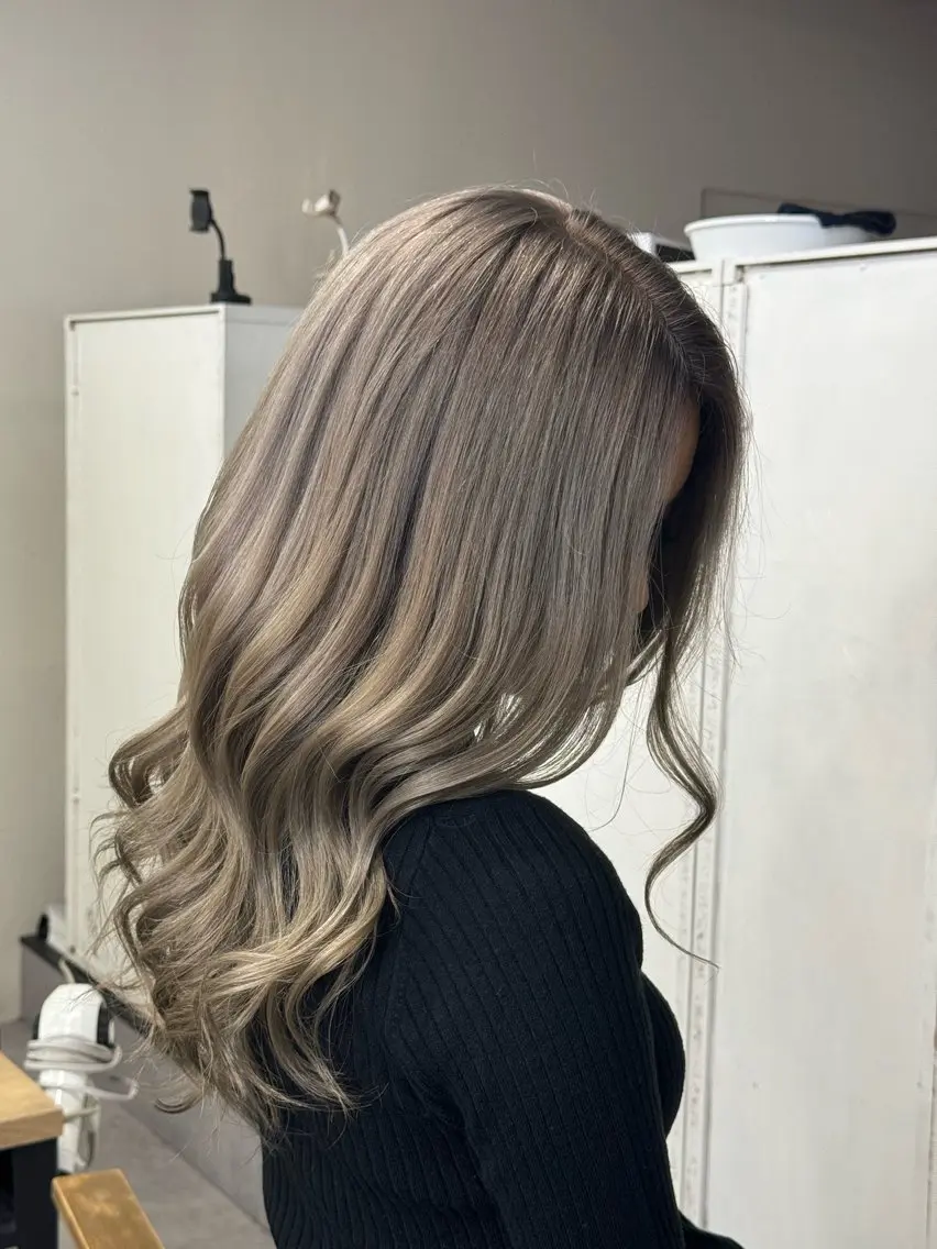 カラー グレージュ ヘアカラー トリートメント SWAY_KAI_ 長谷川魁のヘアスタイル