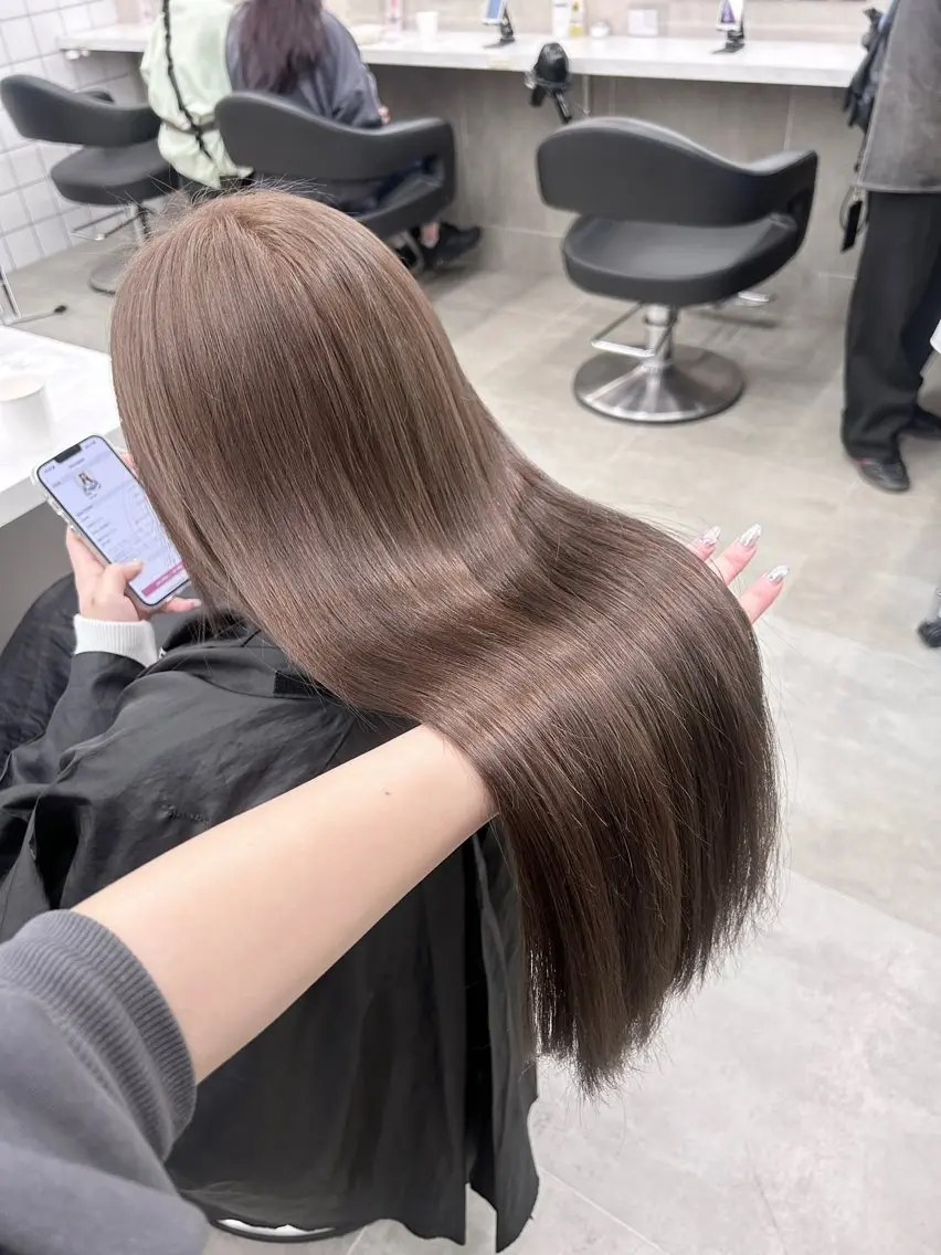 カラー ヘアカラー トリートメント 透明感ベージュ🤎 ナチュラルレイヤーのヘアスタイル