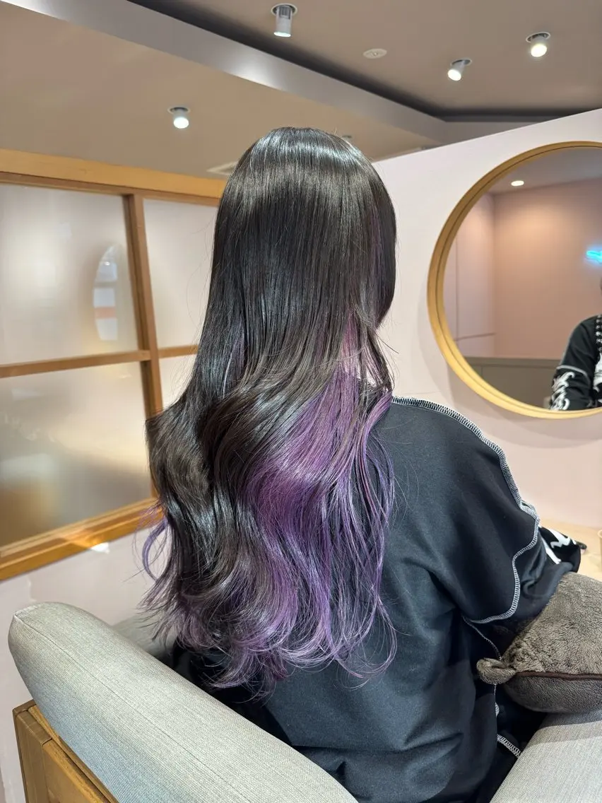 カラー ブリーチ インナーカラー ラベンダーカラー AYATO 'のヘアスタイル