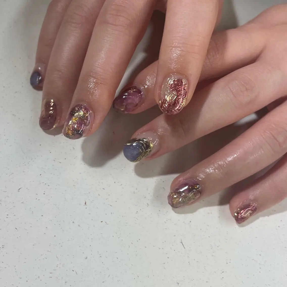 ネイル アートネイル べっ甲ネイル ジェルネイル グリーン キラキラネイル nailstudio eviz新宿店のネイルデザイン
