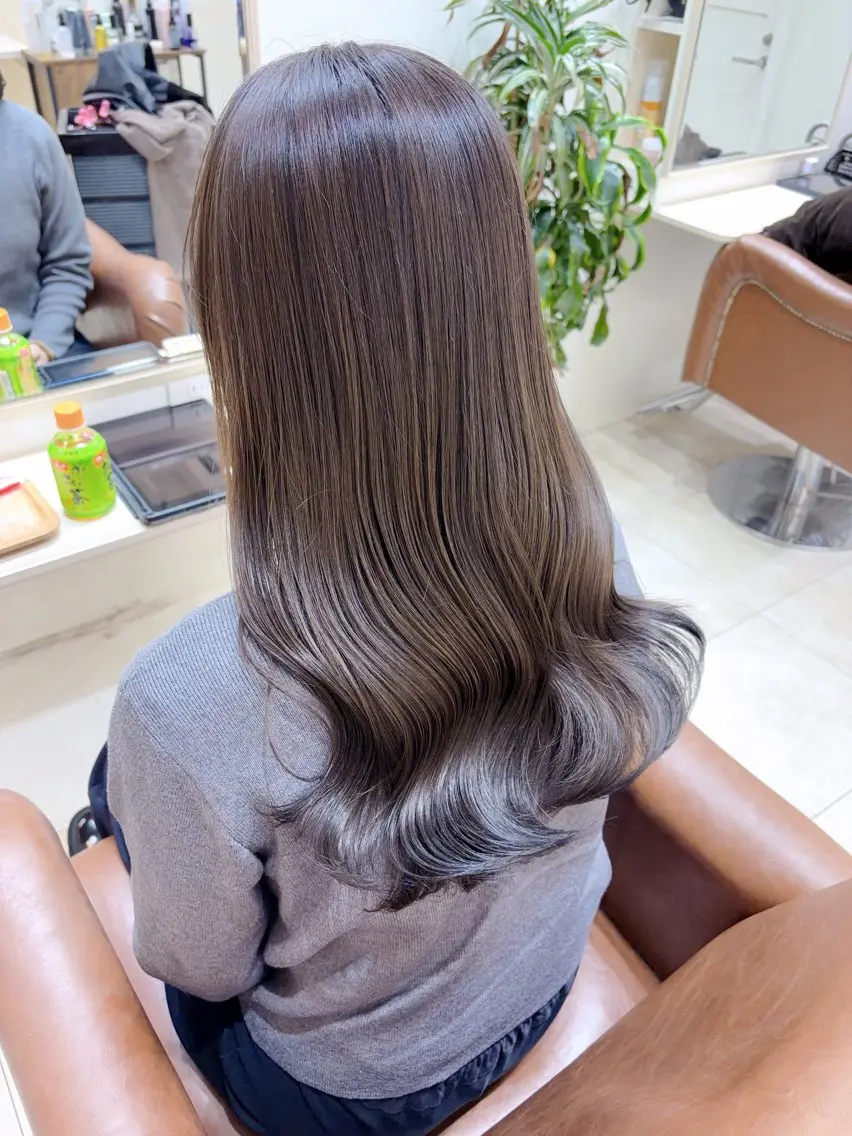 セミロング カラー カット ヘアカラー トリートメント 村山 茉衣のヘアスタイル