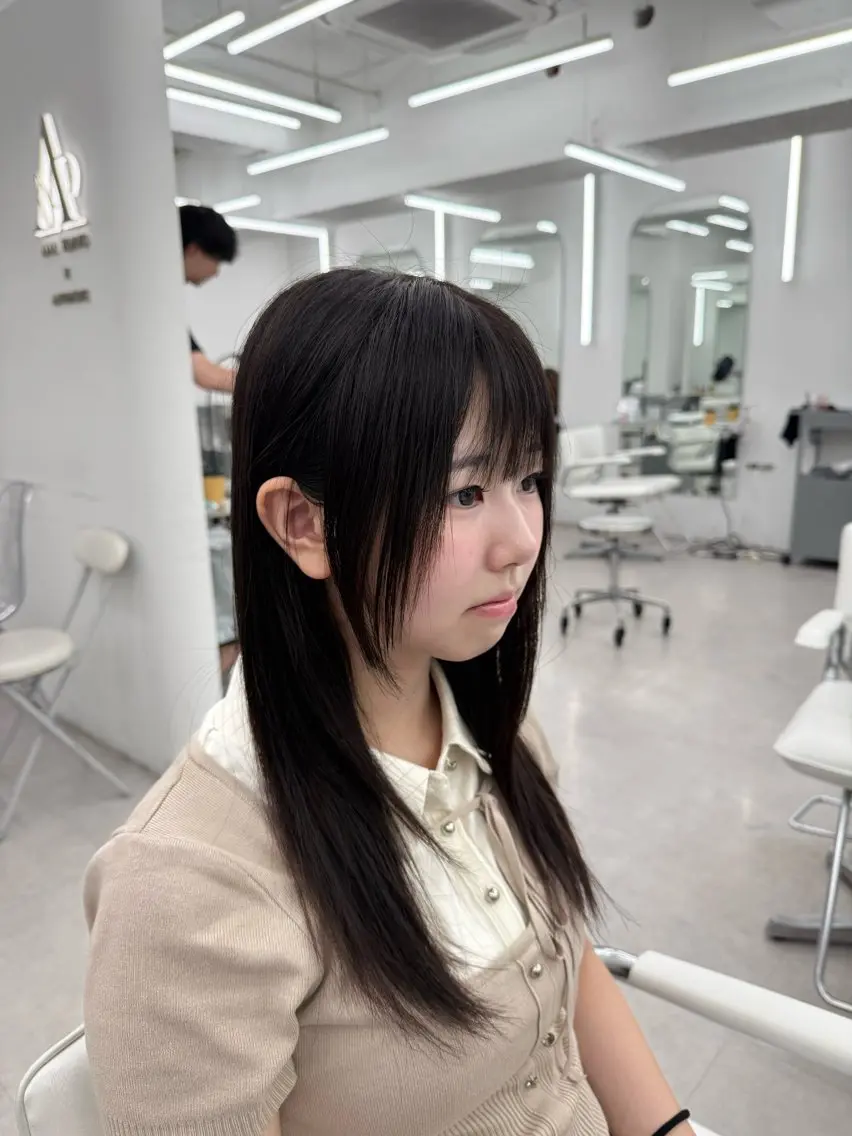 セミロング カット ヘアカラー トリートメント 割れない顔まわり× 小顔補正レイヤー難波のヘアスタイル