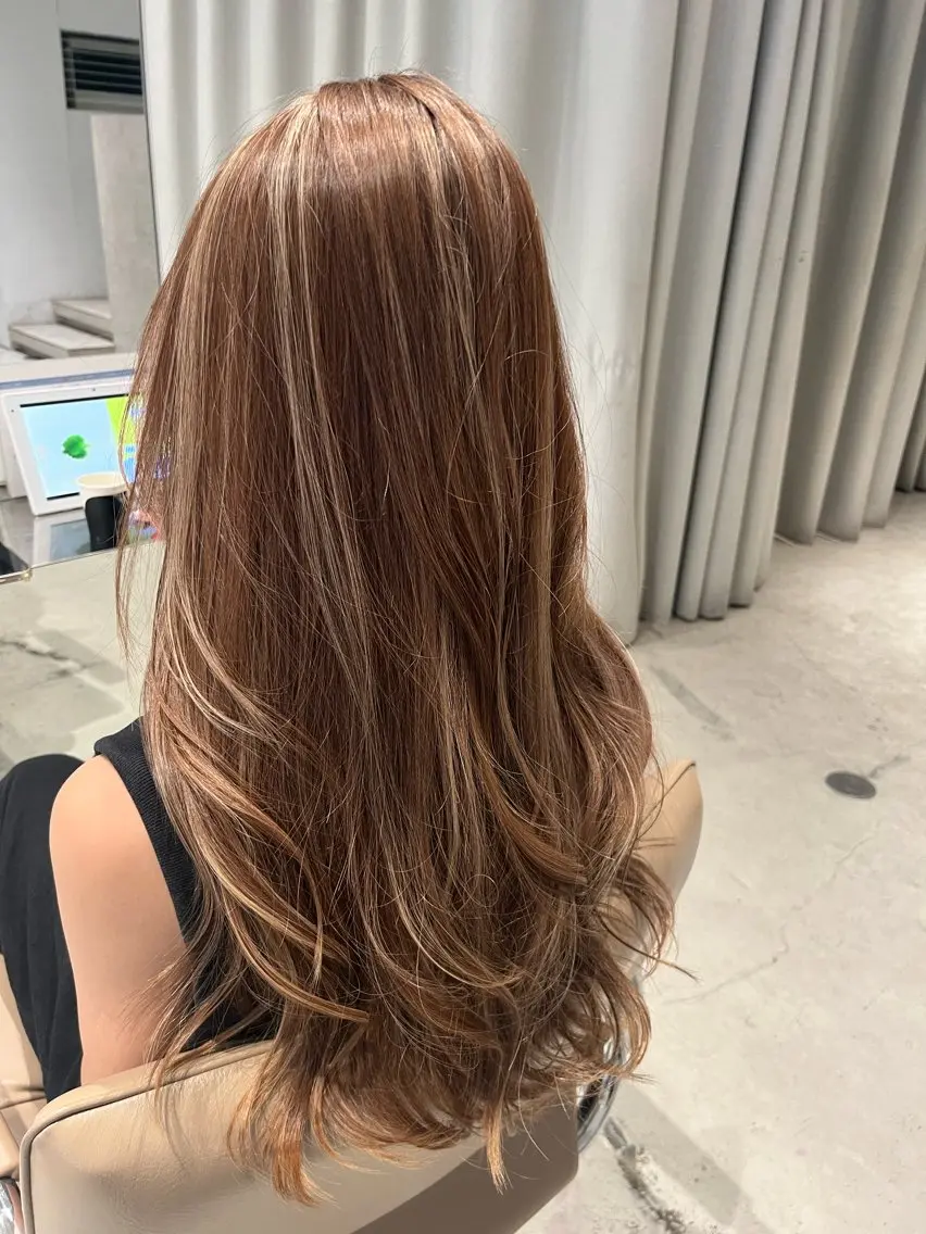 カラー Louwe 小島のヘアスタイル