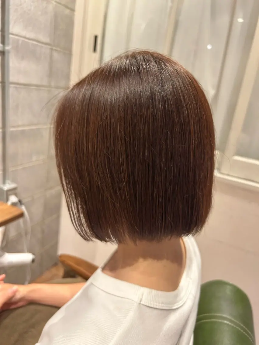 ショート Hiromu: 白髪ぼかしハイライトのヘアスタイル
