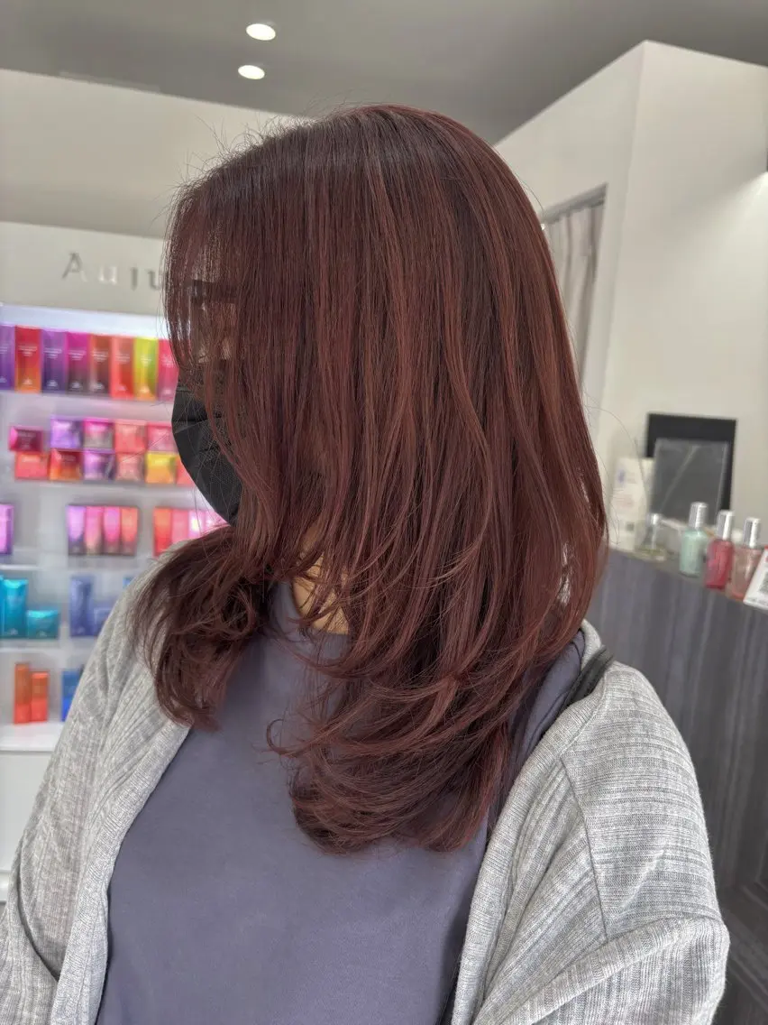 ミディアム レイヤーカット カット ヘアカラー トリートメント 新村 華奈絵のヘアスタイル