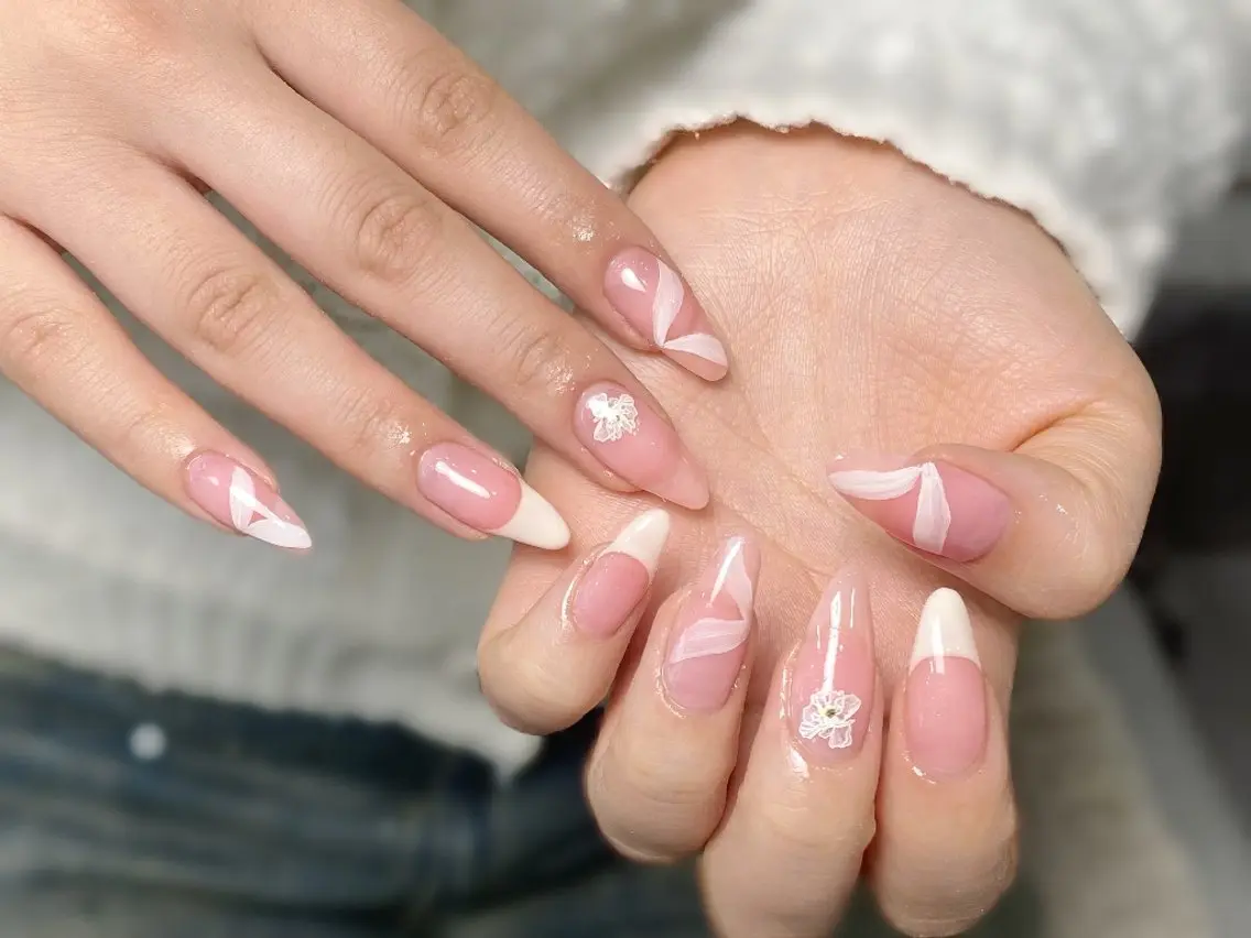 ネイル クリアネイル フラッシュネイル フットネイル フレンチネイル ジェルネイル ハンドネイル UM Nail Salonのネイルデザイン