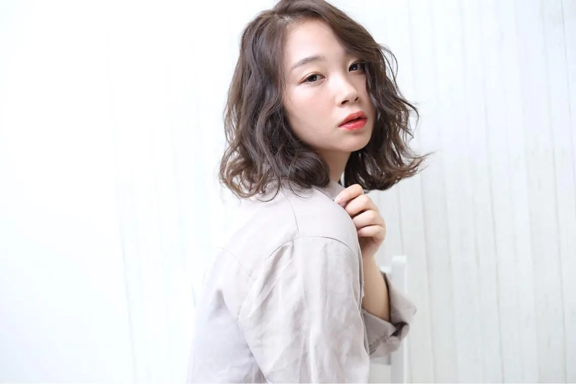 ミディアム カラー パーマ サワタ ミサのヘアスタイル