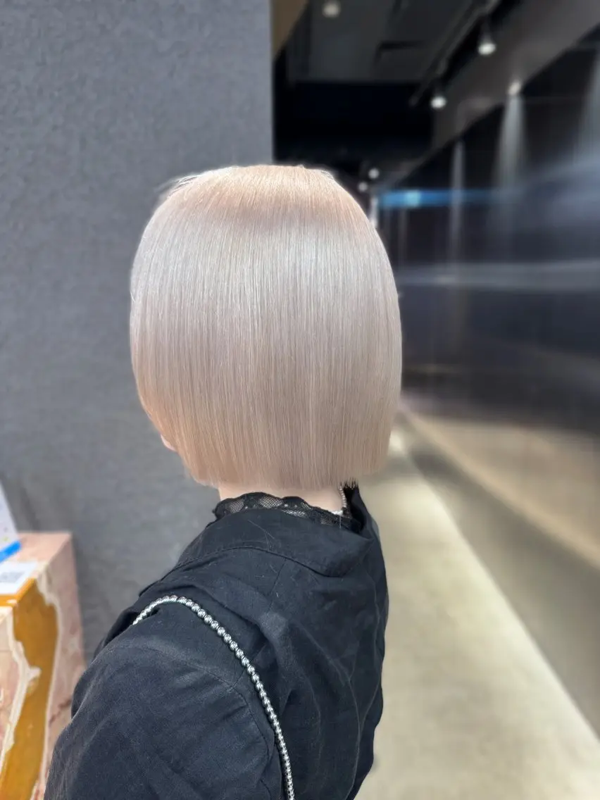 ミディアム カラー グレージュ ヘアカラー トリートメント 紬/enne/ブリー チ/ハイトーンのヘアスタイル