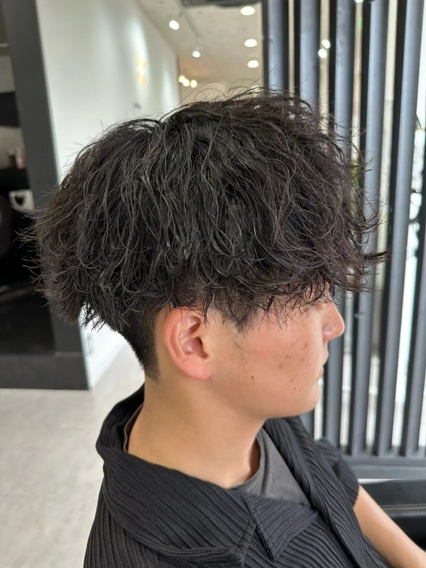 ショート パーマ メンズ メンズパーマ 波巻きパーマ スパイラルパーマ カット パーマ ユウ🪄 パーマ指名No1のヘアスタイル