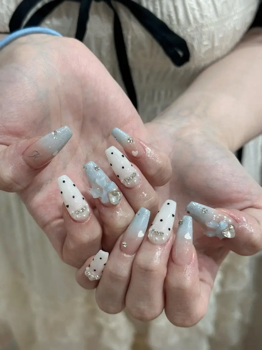ネイル チークネイル ドット フットネイル フレンチネイル グラデーション ハンドネイル ハンドケア Nihonthy Nail 新宿のネイルデザイン