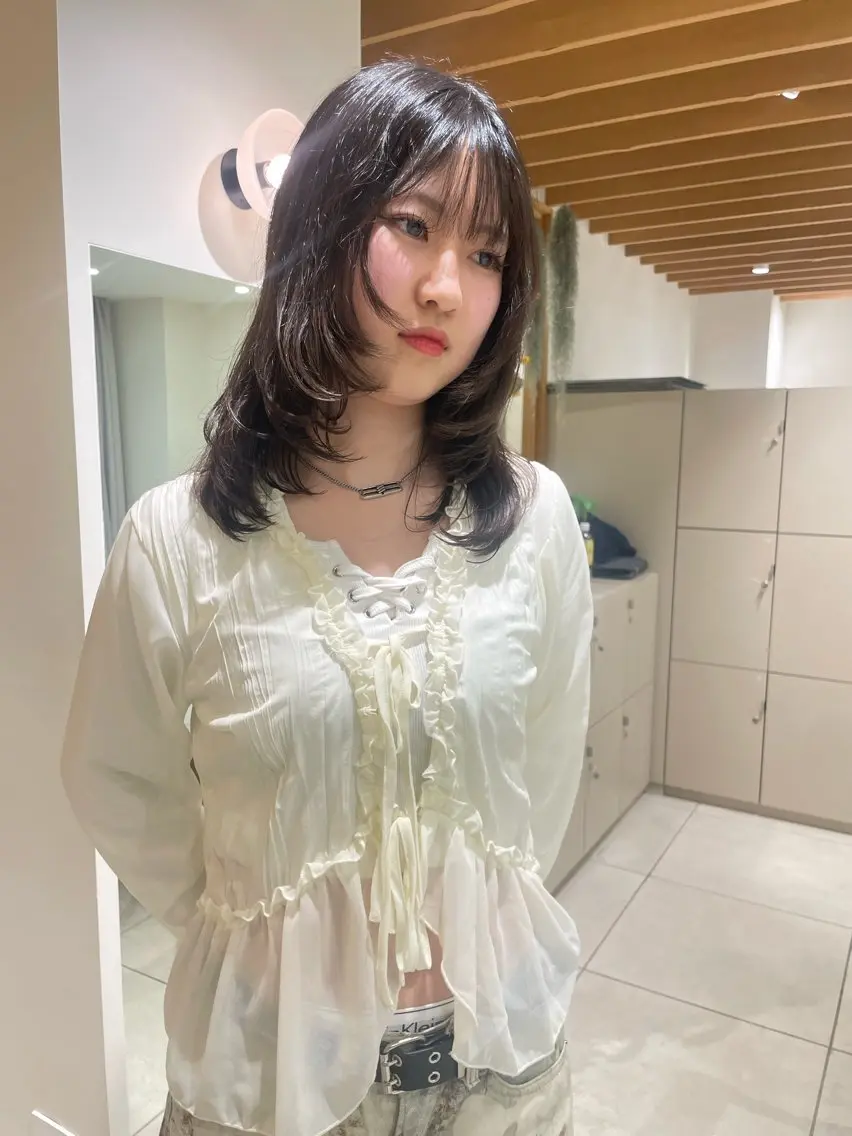 ミディアム ミディアムレイヤー レイヤーカット カット 熊崎 葵のヘアスタイル