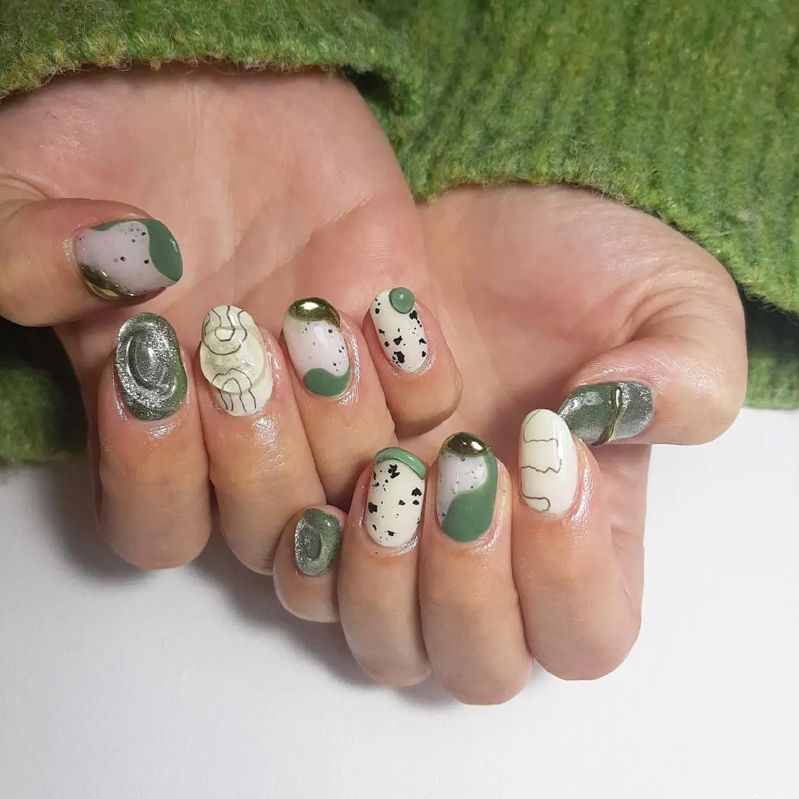 ネイル グリーン マグネットネイル ニュアンスネイル owlnail /持込みデザイン専門のネイルデザイン