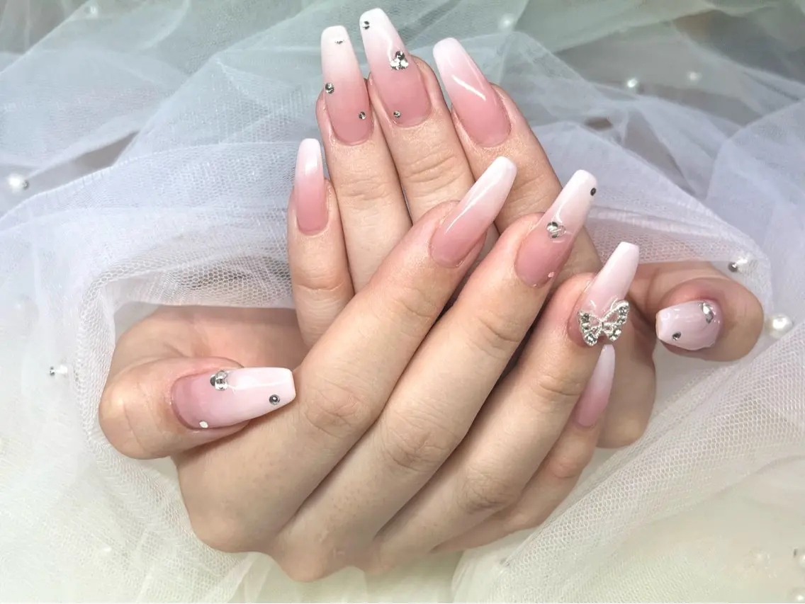 ネイル ストーンネイル ハンドネイル Nailsalon Sis Linkのネイルデザイン