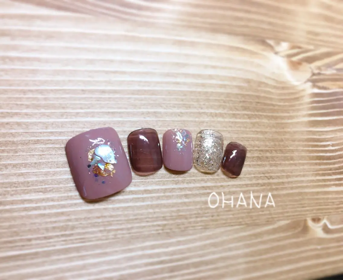 ネイル フットネイル ラメ(グリッター) ラメグラデーション ミラーネイル ニュアンスネイル nailroom OHANA🌴のネイルデザイン
