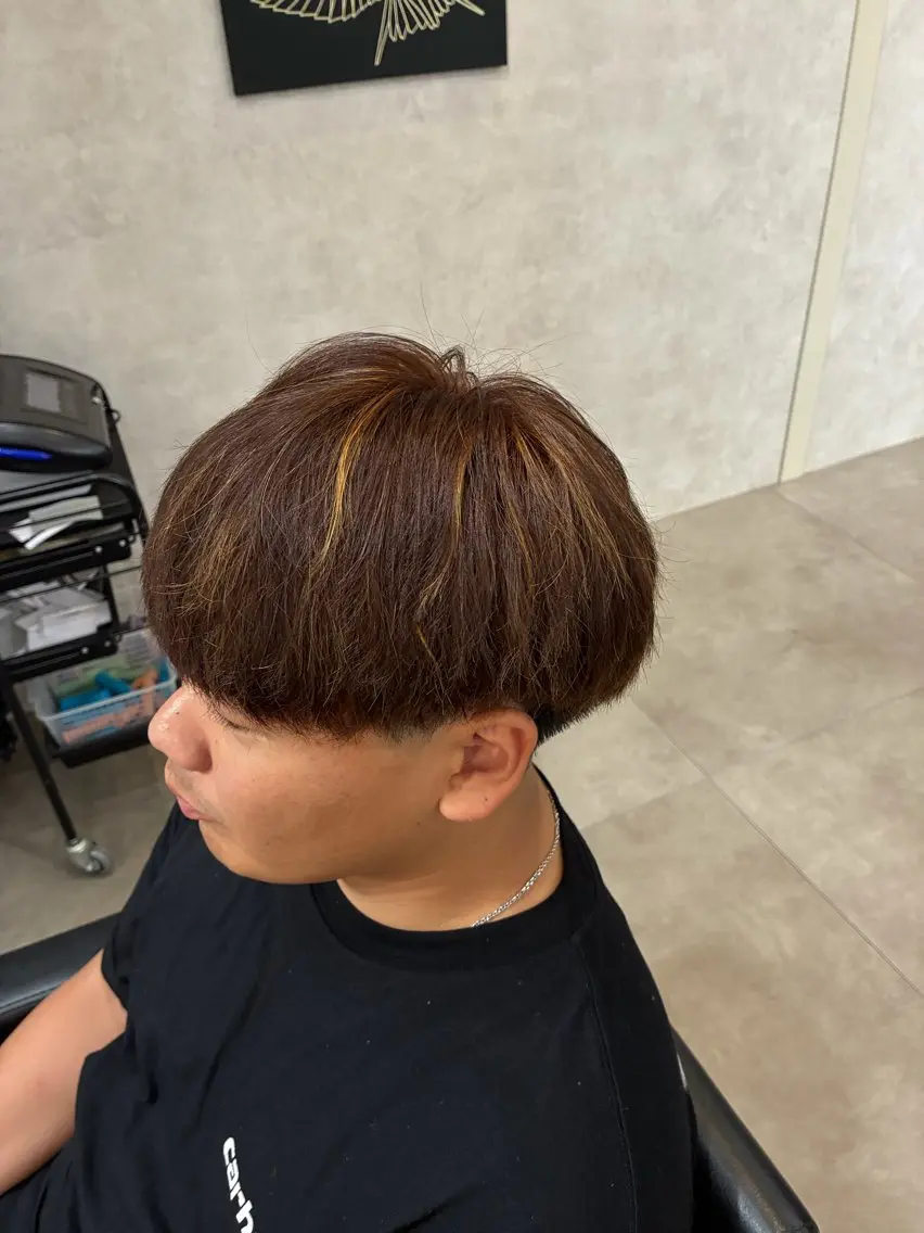 ショート カラー メンズ メンズメッシュ 黒髪 ブラウンカラー メッシュ 河原 虎之のヘアスタイル