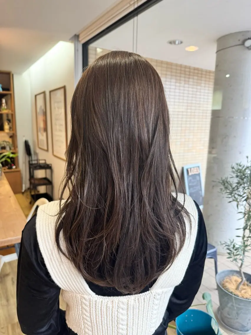 ロング カラー アッシュ アッシュグレー ヘアカラー トリートメント ツキダテ ユイのヘアスタイル