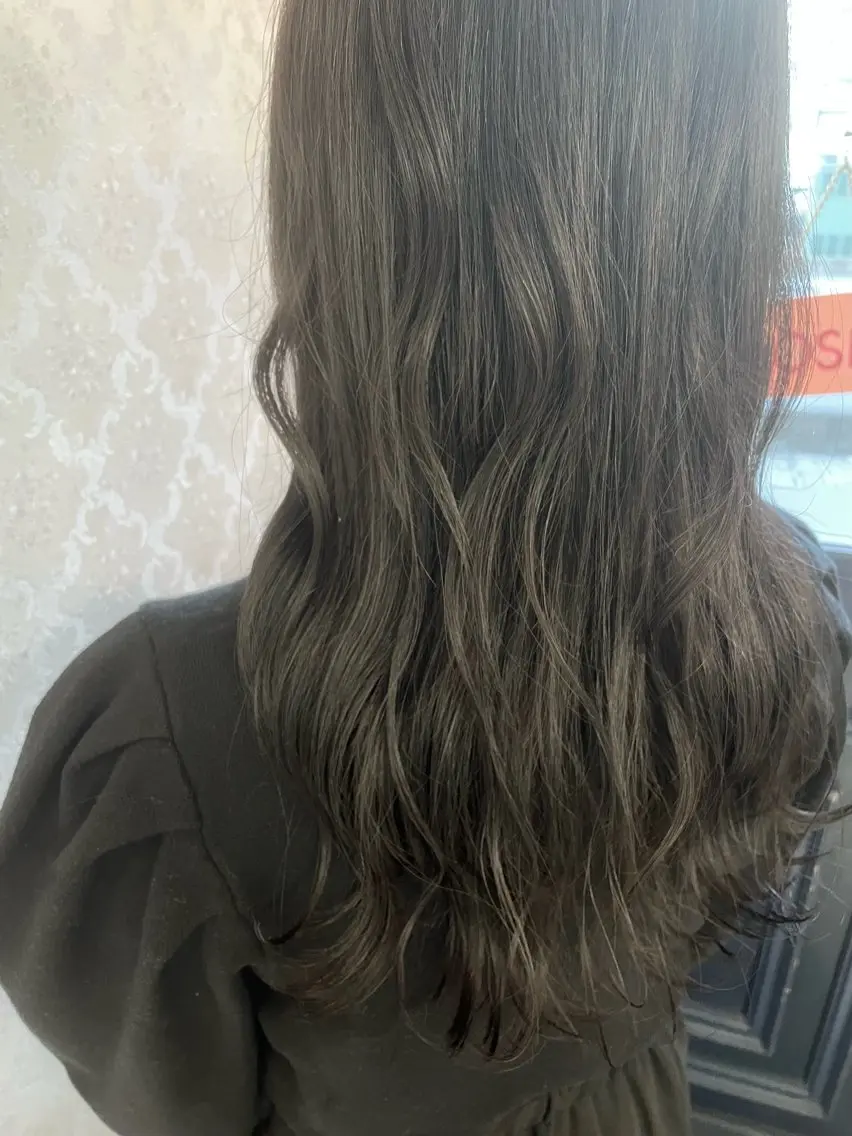 ロング ヒヨシ ルナのヘアスタイル