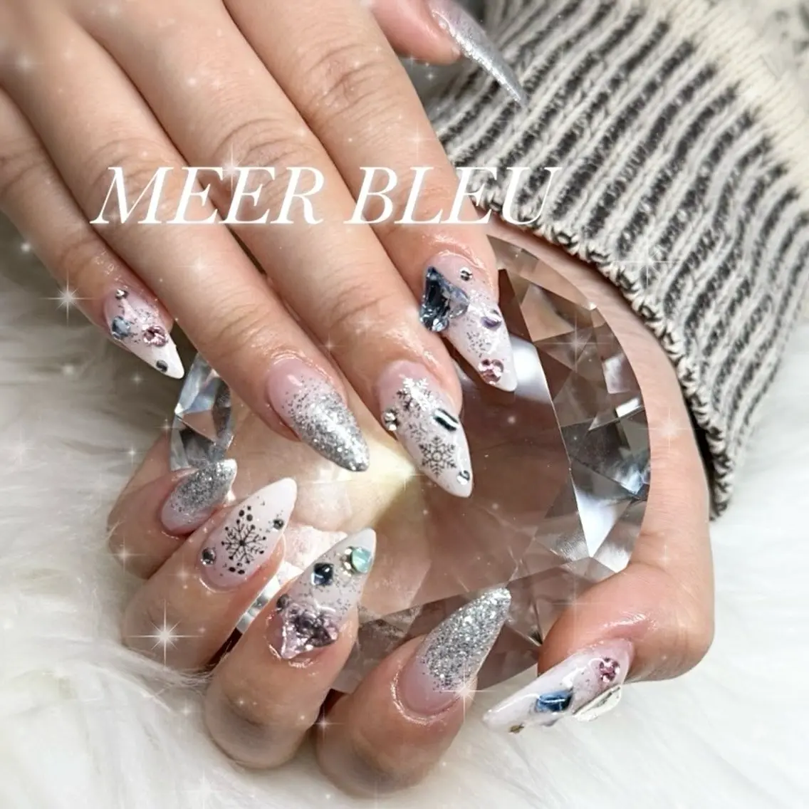 ネイル キラキラネイル 韓国ネイル ラメ(グリッター) ロングネイル ストーンネイル ハンドネイル MEER BLEUのネイルデザイン