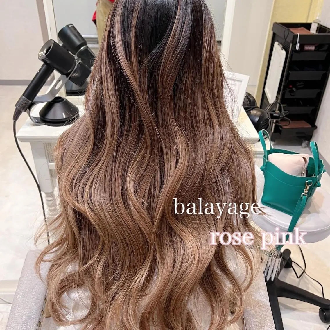 ロング ハイライト レイヤーカット 髪質改善カラー× 美髪ストレート前出のヘアスタイル