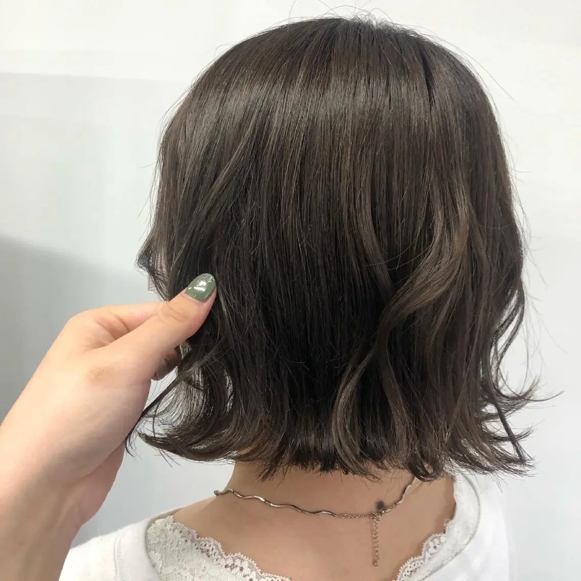 ミディアム 寒色/ベージュヘア ブリーチありMiOのヘアスタイル