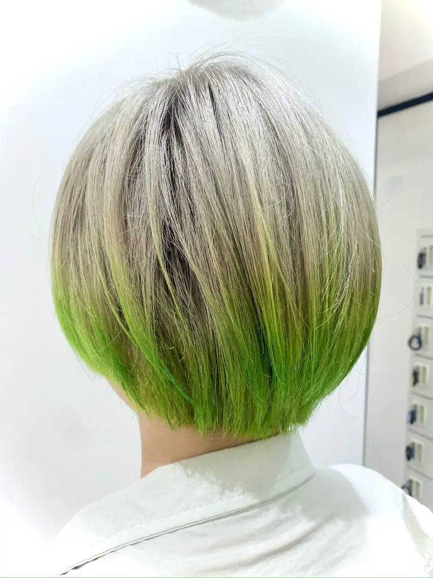 ショート カラー ベージュカラー デザインカラー グラデーションカラー シルバー シルバーベージュ カット ヘアカラー 🌼デザインカラー 🌼kumicoのヘアスタイル