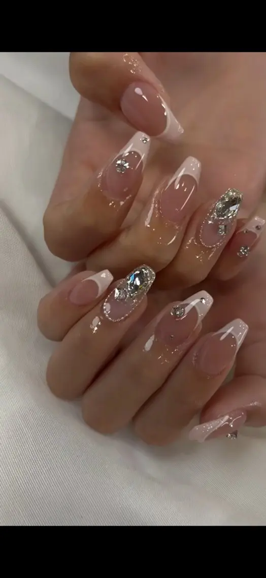 ネイル フレンチネイル ジェルネイル ガラスフレンチ キラキラネイル ロングネイル ハンドネイル Queeens nailのネイルデザイン