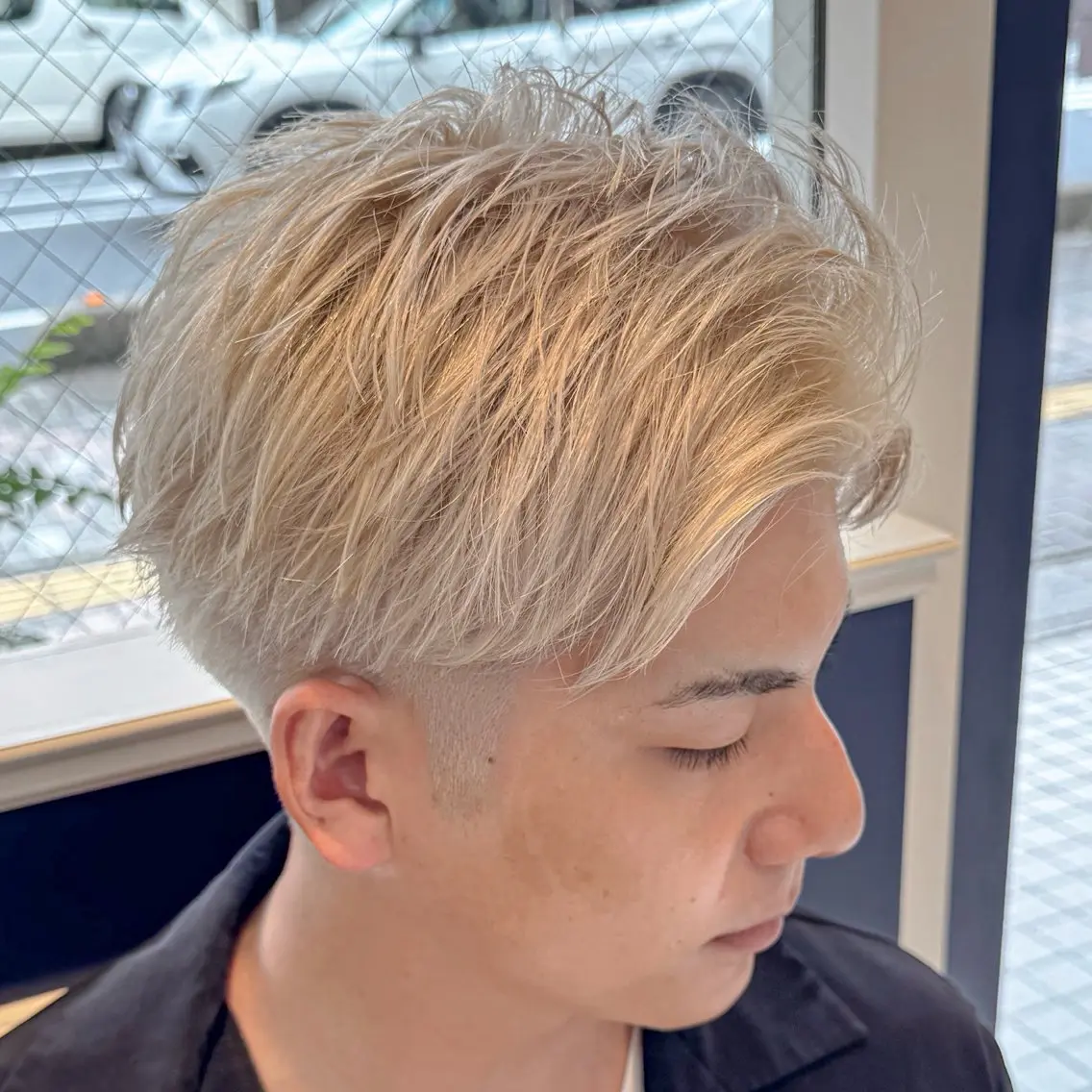 ショート カラー メンズ ブロンド ホワイトブロンド ヘアカラー 吉田 新平のヘアスタイル