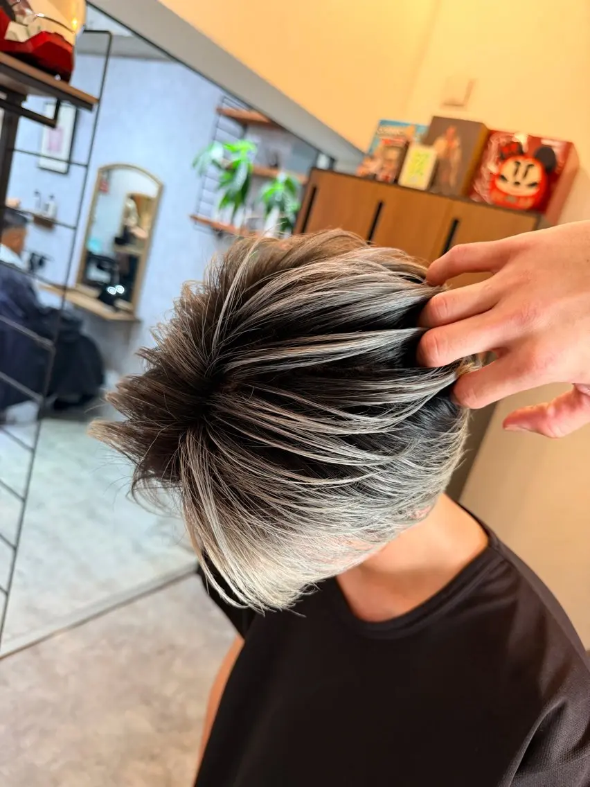 ショート カラー メンズ メンズバレイヤージュ メンズハイトーン バレイヤージュ 透明感カラー ハイトーンカラー ヘアカラー C'LD Hair トモヤのヘアスタイル