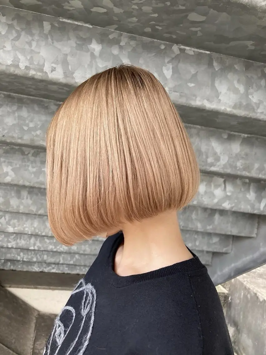 ミディアム カラー 満岡 聖奈のヘアスタイル