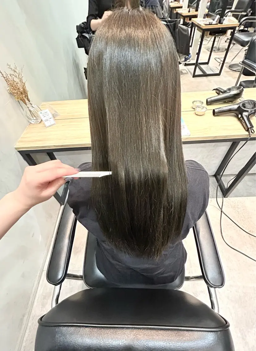 ロング カット ヘアカラー 阿部野 明優梨のヘアスタイル