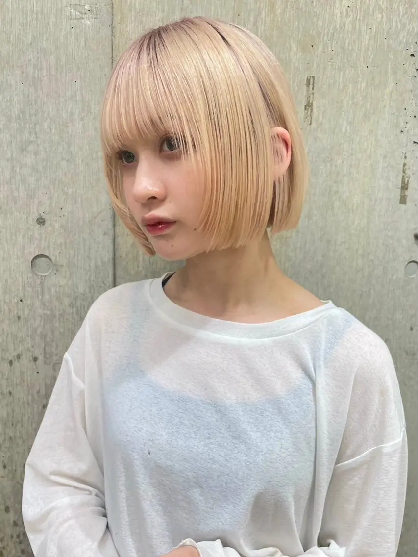 ミディアム ハイトーン💎 ホワイトベージュ坪谷のヘアスタイル
