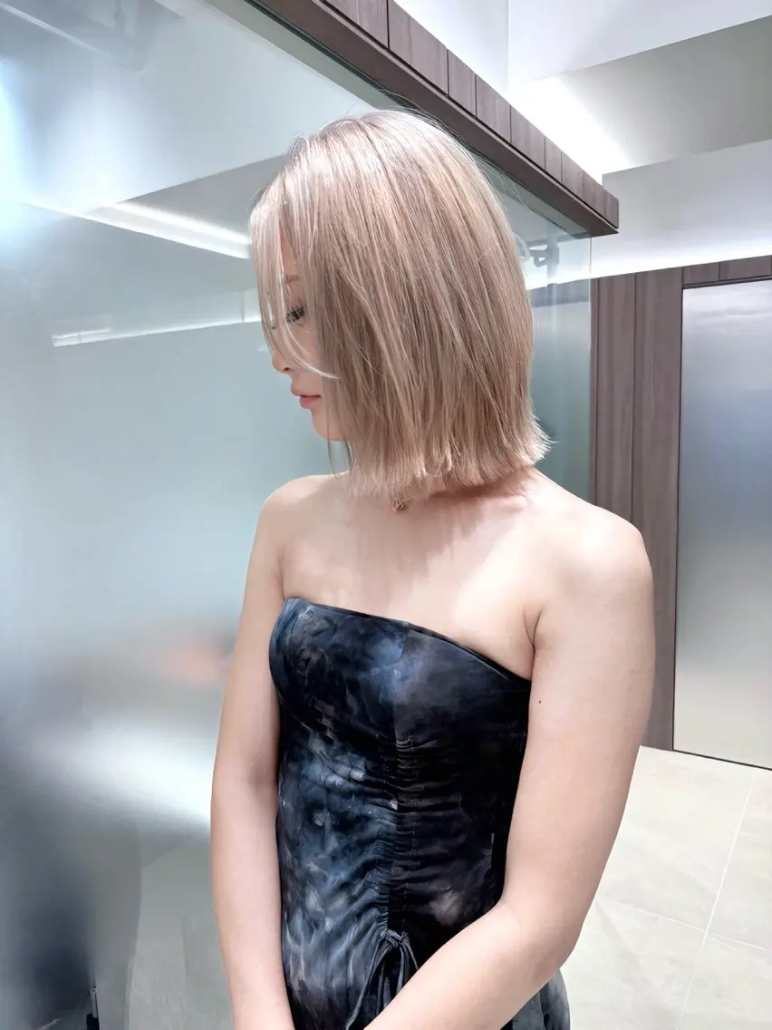 ミディアム カラー ブリーチ カット ヘアカラー トリートメント 癖毛救済✂️ボブ /髪質改善ストレートのヘアスタイル