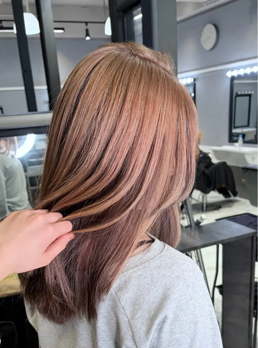 カラー 寒色ハイトーン GiseL AIRIのヘアスタイル