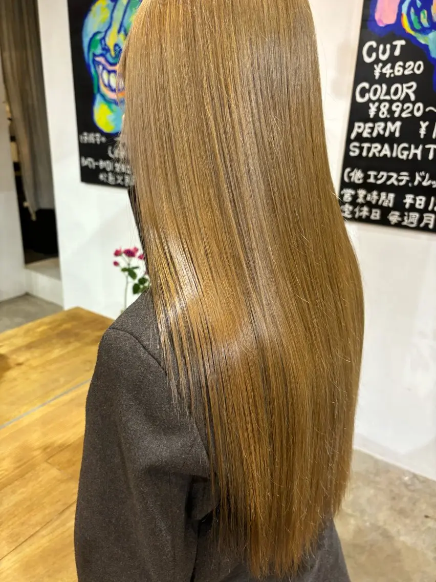 ロング イデカワ リナのヘアスタイル