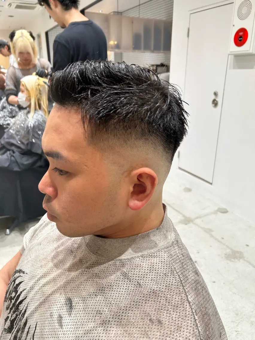メンズ フェードカット メンズパーマ 七三 カット トリートメント 🐲ツイスパ🐲 フェード/龍のヘアスタイル