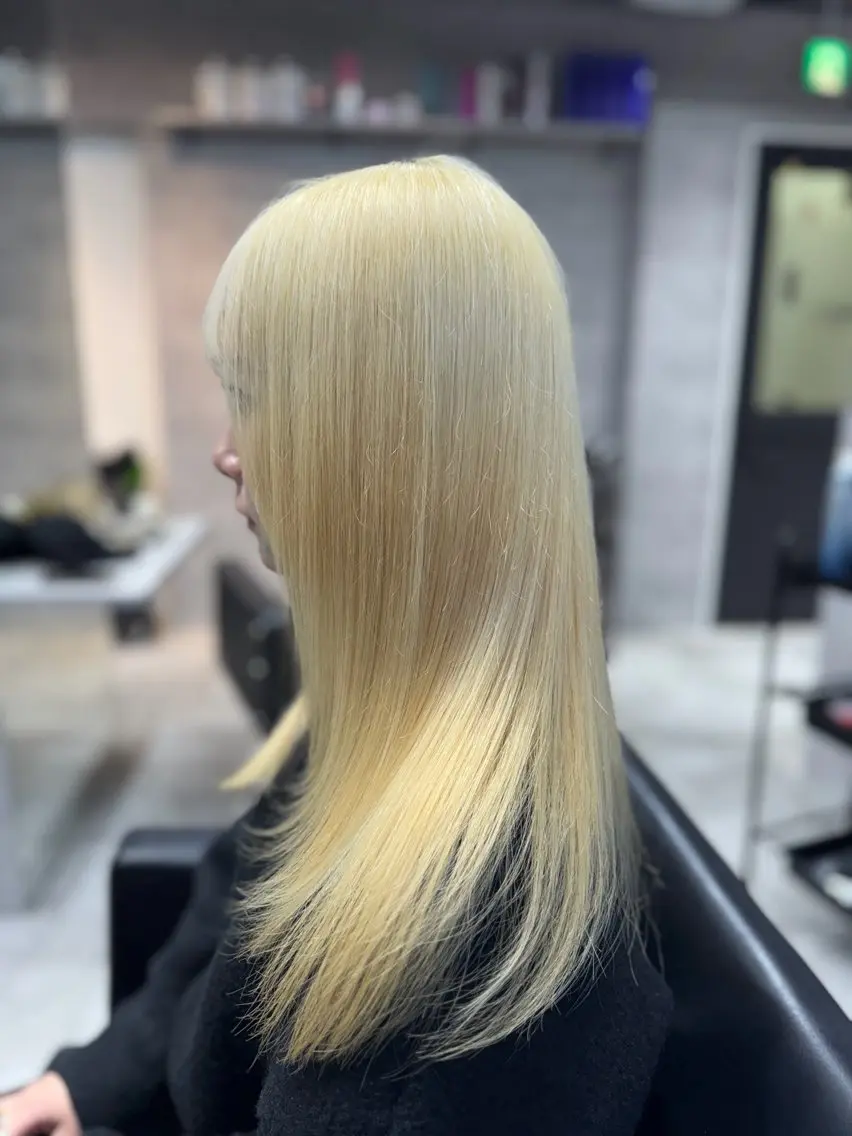セミロング ヘアカラー MAHIRO 渋谷のヘアスタイル