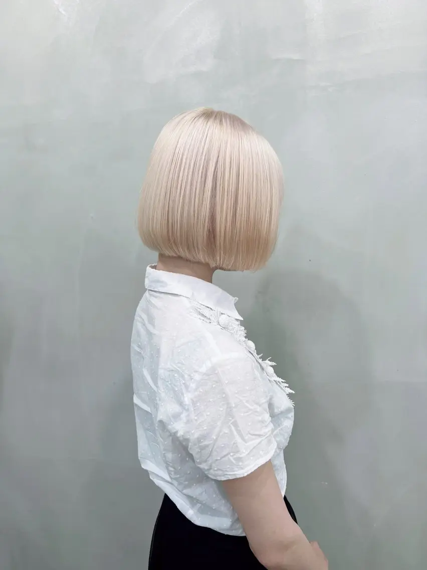 ショート カラー ベージュカラー ハイトーンカラー ホワイトベージュ 木下 旬起のヘアスタイル