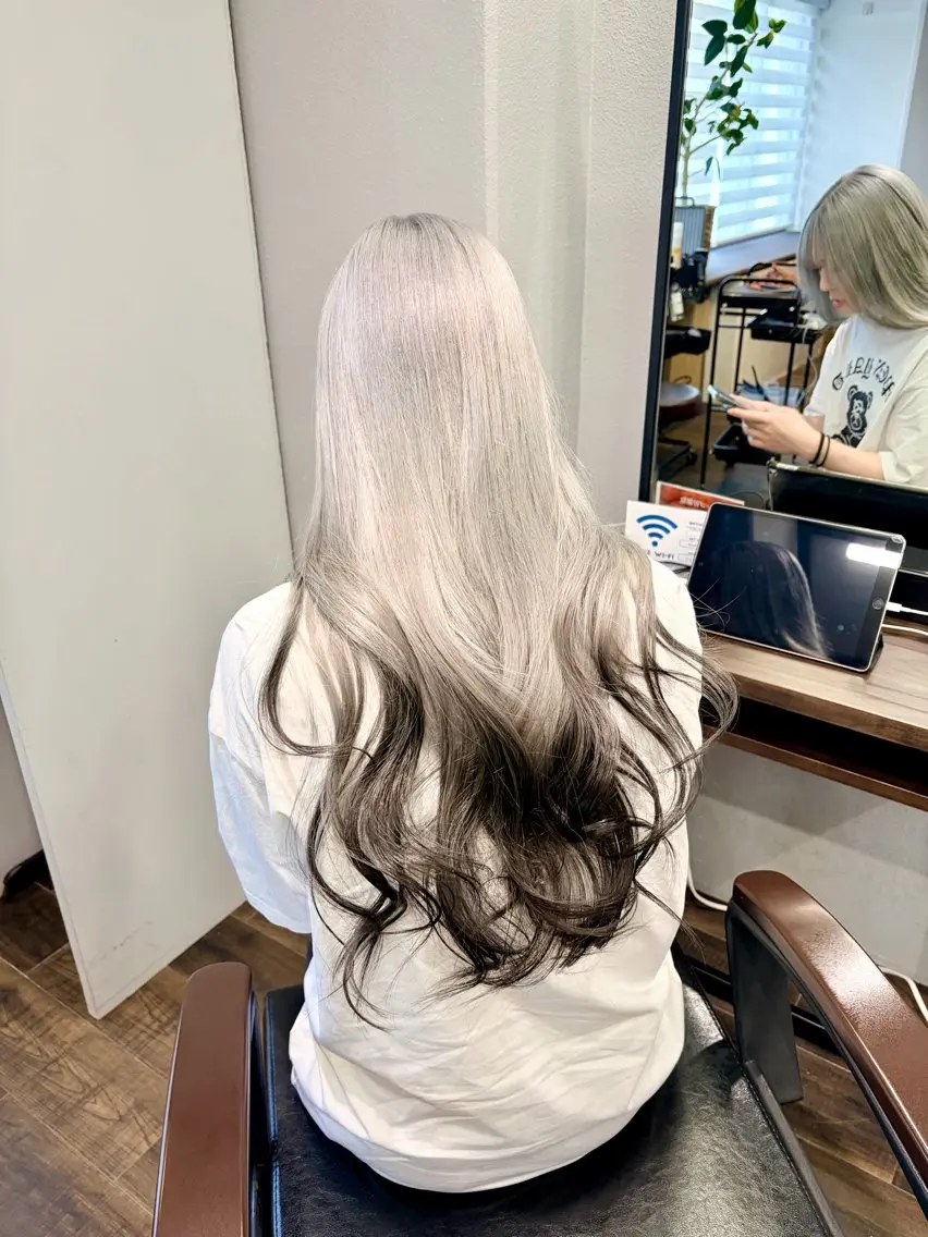 ロング カラー ヘアカラー トリートメント 🆕ブリーチ髪質改善 🆕デザインカラーのヘアスタイル