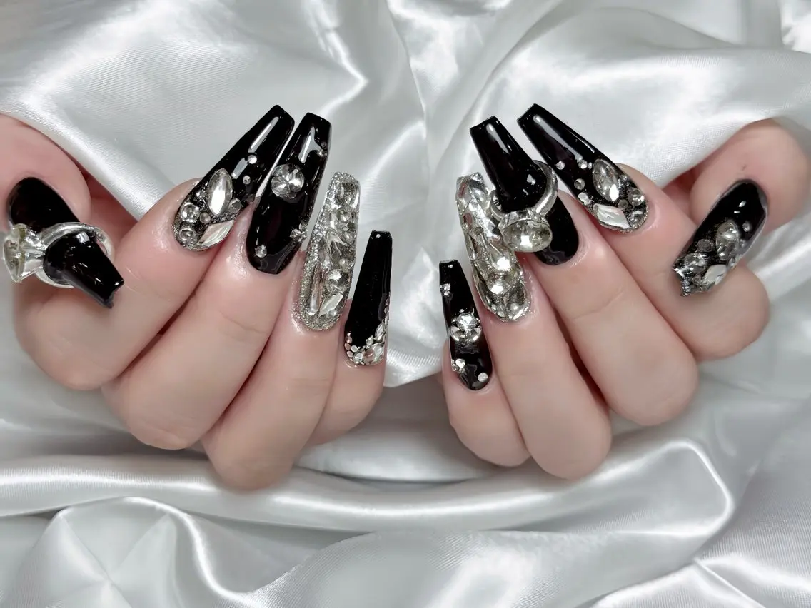 ネイル チークネイル フレンチネイル ガラスフレンチ グラデーション キラキラネイル ハンドネイル Rin Nail 新大久保店のネイルデザイン