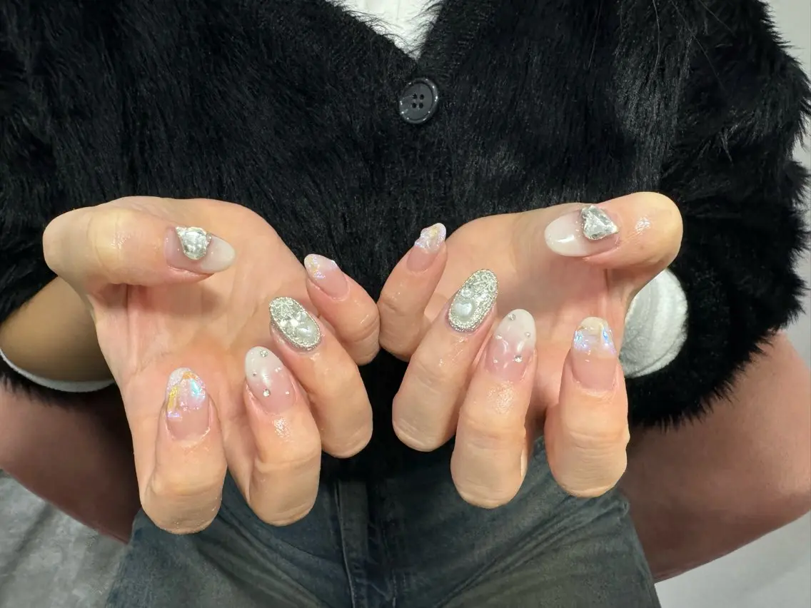 ネイル LAVISH 大和店 emi･:*+のネイルデザイン