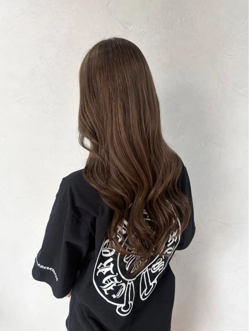 ロング ヘアカラー トリートメント Uni. wakabaのヘアスタイル