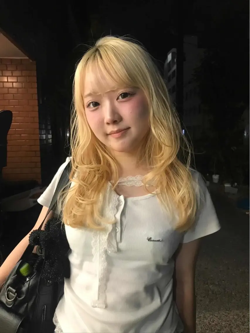 ロング ロングレイヤー 顔周りカット レイヤーカット ロング さくら ／yewのヘアスタイル