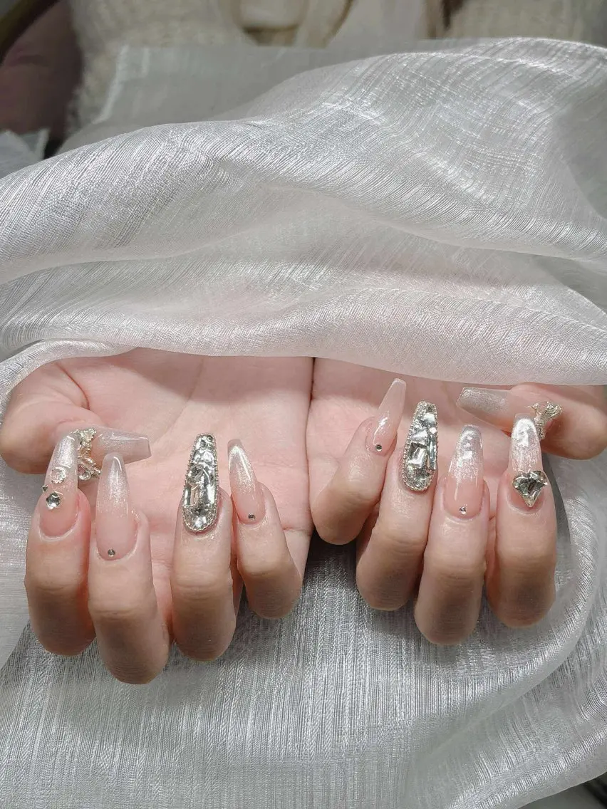 ネイル 長さ出し グラデーション 卒業式 キラキラネイル マグネットネイル ハンドネイル Lee Nailsのネイルデザイン