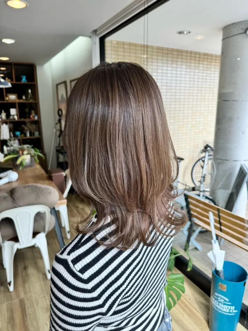 セミロング カラー アッシュ ベージュカラー ヘアカラー トリートメント ツキダテ ユイのヘアスタイル