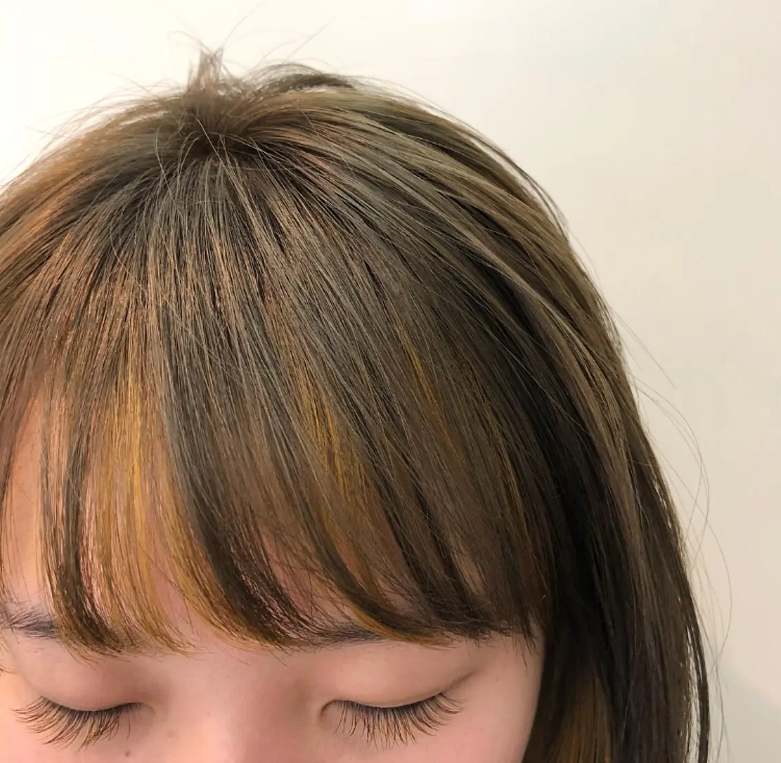 ミディアム カラー インナーカラー イエローカラー 透明感カラー 松田晃代のヘアスタイル