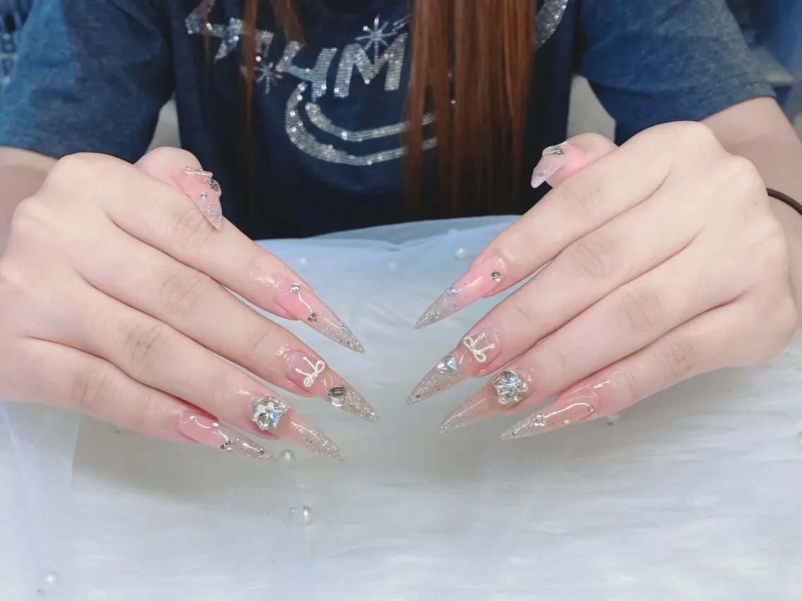 ネイル 韓国ネイル ロングネイル ネイルチップ ハンドネイル GOHOUBI Nail 心斎橋店のネイルデザイン