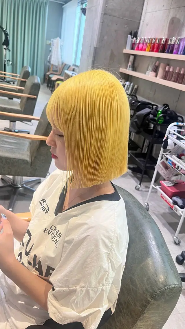 ショート イエローカラー ヘアカラー 𝐚𝐨𝐢🩰/ パーソナルカラーのヘアスタイル