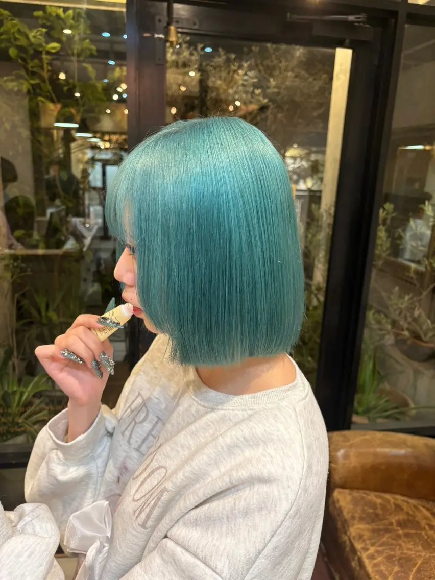 カラー ブルーカラー ヘアカラー トリートメント りく レイヤーカット ケアブリーチのヘアスタイル