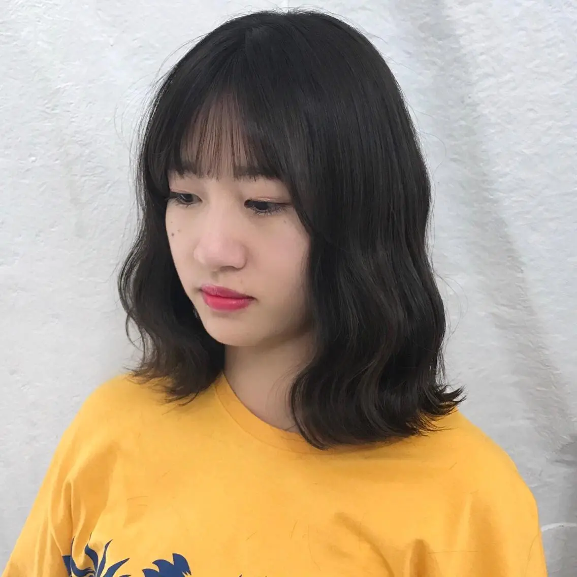 ミディアム カラー ヘアアレンジ ムルギョル巻き レイヤーカット シースルーバング 外ハネヘア オルチャンヘア K-POP好き美容師 🇰🇷Kai.Yのヘアスタイル